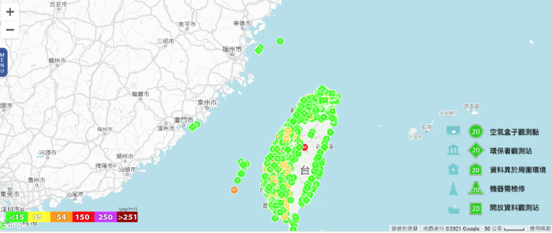 空氣盒子研究團隊先以 API 形式釋出研究資料，再建置網站呼叫API 、視覺化呈現全台的 PM2.5 感測資料。（取自 EdiGreen 空氣盒子網頁）