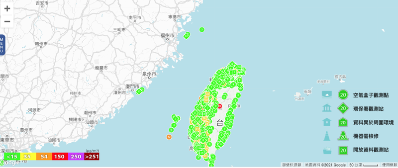 空氣盒子研究團隊先以 API 形式釋出研究資料,再建置網站呼叫API 、視覺化呈現全台的 PM2.5 感測資料。(取自 EdiGreen 空氣盒子網頁)