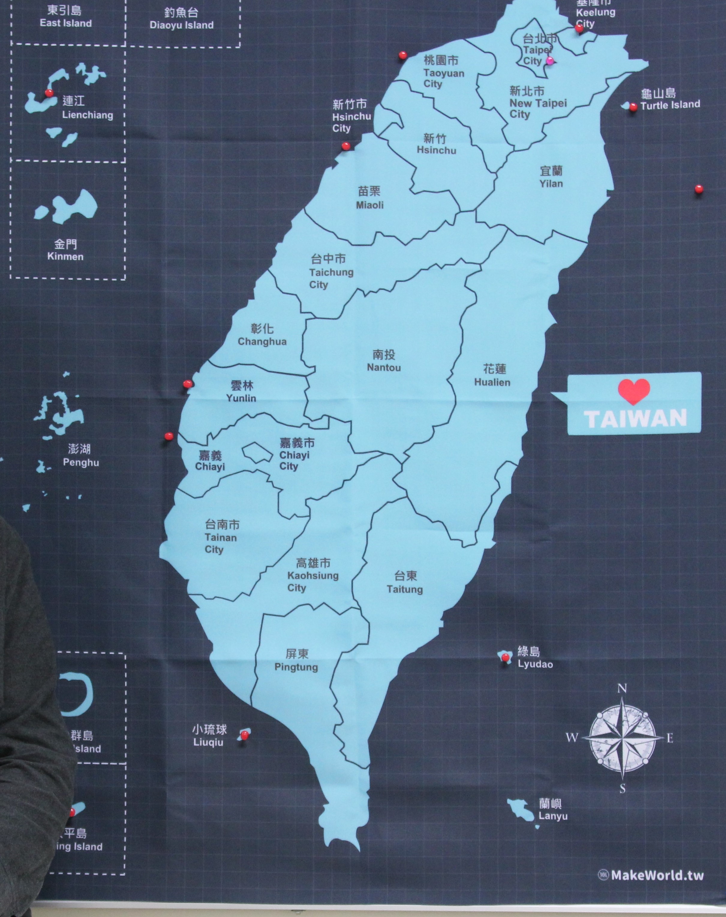 圖說：林子皓研究團隊在台灣沿海（地圖上紅色圖釘標示處）設置多處水下聲學監測站。（攝影：劉宜庭）
